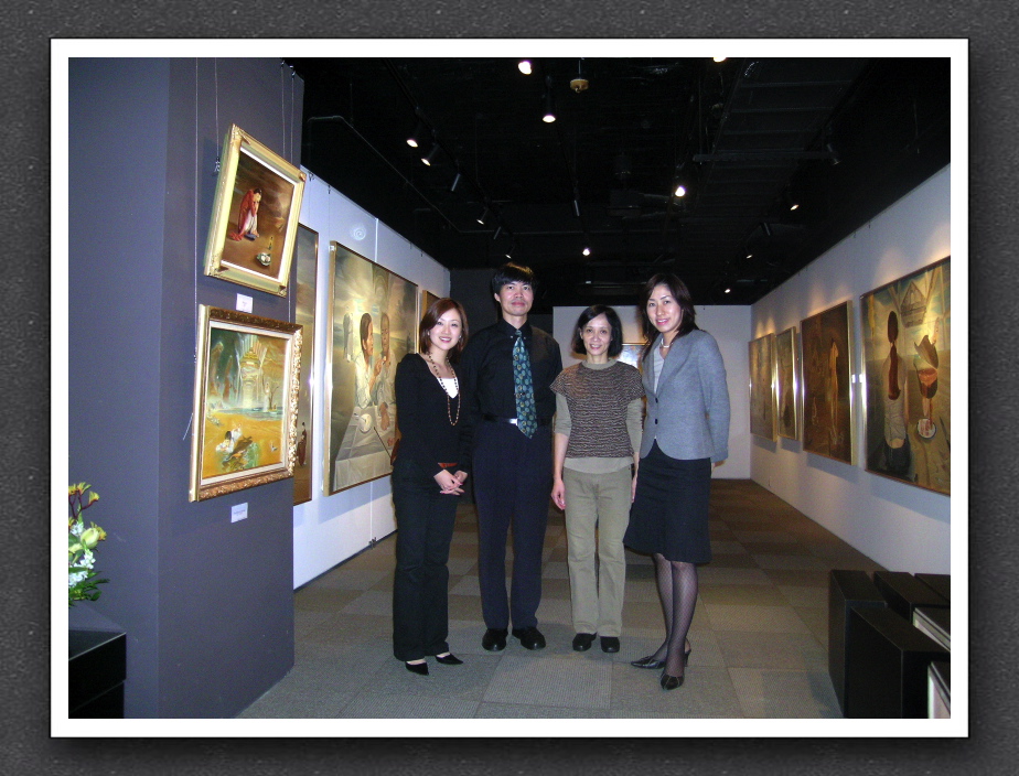 with gallery director Mariko Sano (right) and gallery manager Mikiko Miyoshi (left)
